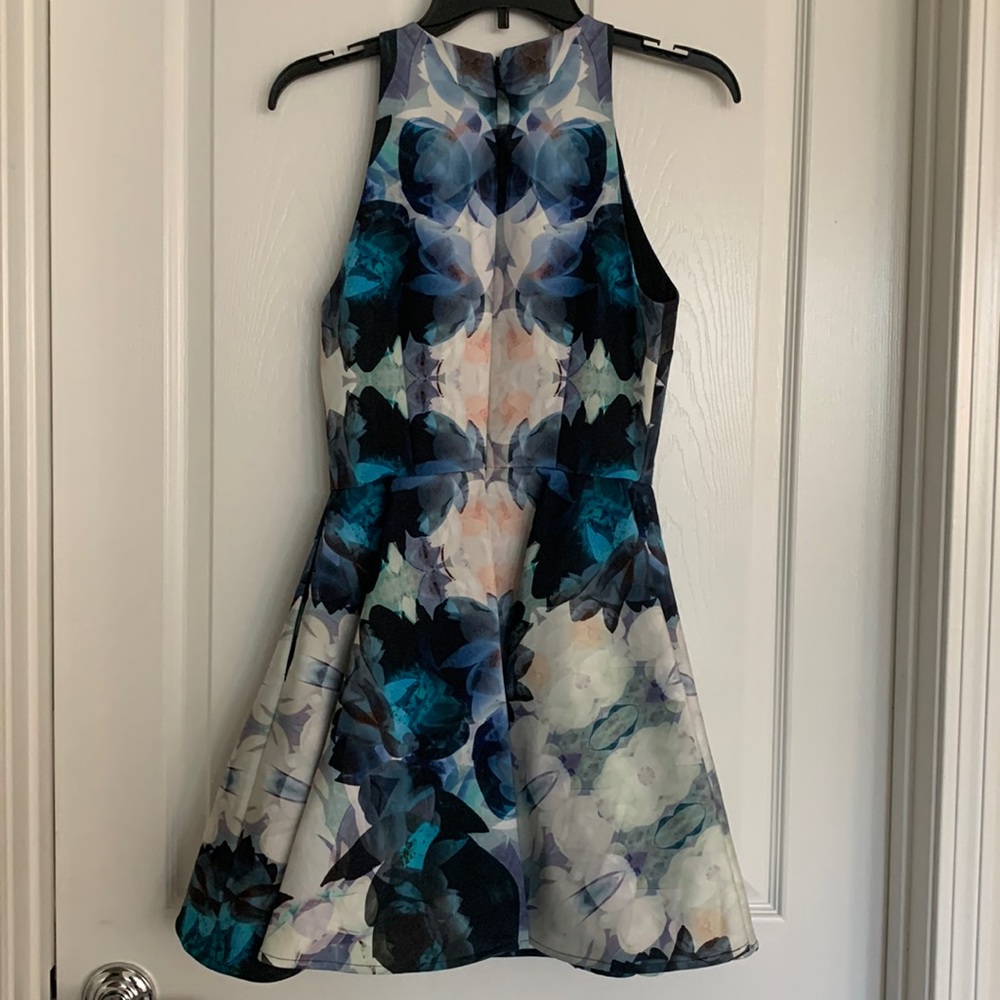 KEEPSAKE the Label. The Echo Dress in Geo Floral Print. Size Small.